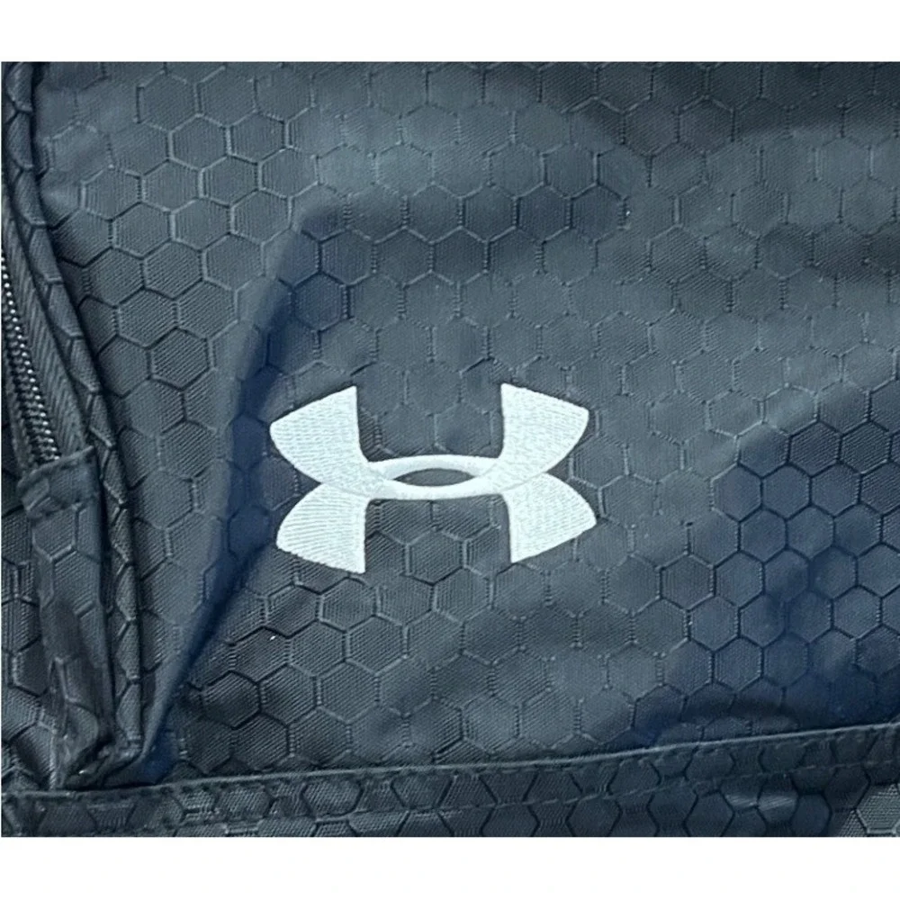 Under Armour Duffel Bag Unisex Small Black Pre-owned Honeycomb Ripstop Gym Bag